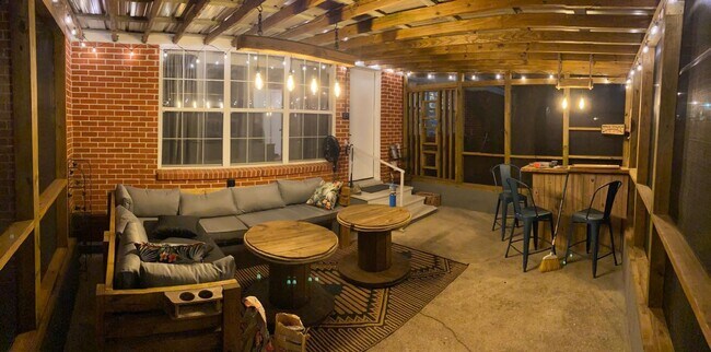 Building Photo - Furnished 3 Bed 2 Bath Home Near NAS Pensacola