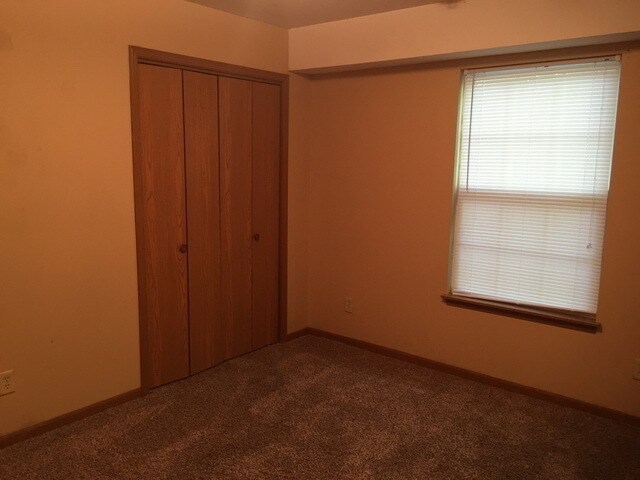 Building Photo - Pre-Leasing for 26/27 School Year