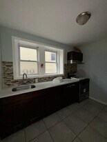 Building Photo - 124 N Grove St