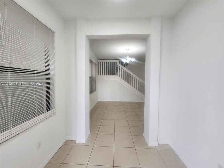 Building Photo - 641 NE 191st Ter