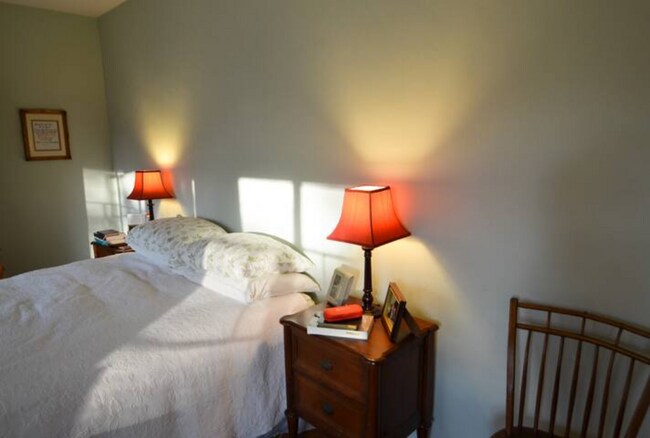 Master bedroom - 5394 Village Grn