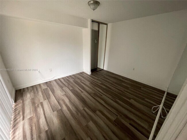 Building Photo - 1700 Embassy Dr