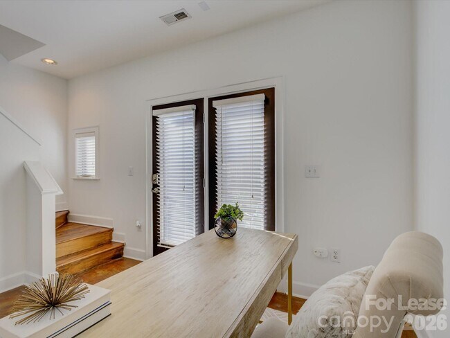 Building Photo - 636 Garden District Dr