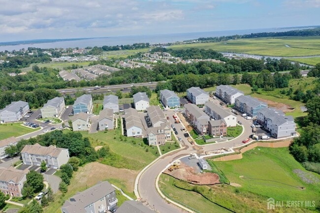 Building Photo - 710 Fernandez Ct