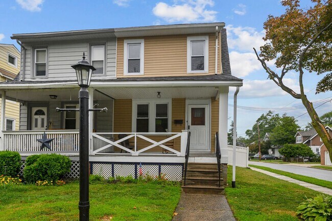 Building Photo - FIRST MONTH FREE* Large Twin Home! One (1) Car Garage, W/D Hookups in basement, Stainless Applian...