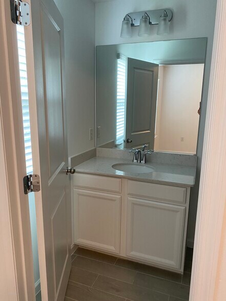 Building Photo - 3409 SW 34th Avenue Cir