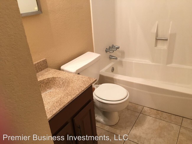 Building Photo - 3 br, 1 bath House - 2048 W Butler Drive