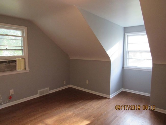 Building Photo - SECTION 8 ACCEPTED - 4550 S Keystone Ave