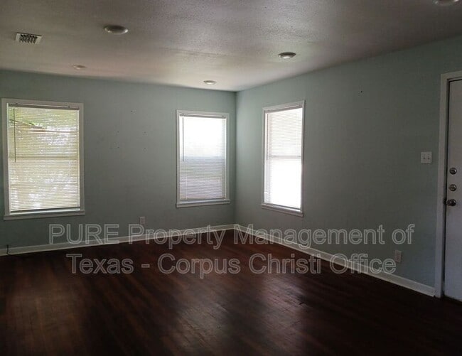 Building Photo - 1329 Oak Park Dr