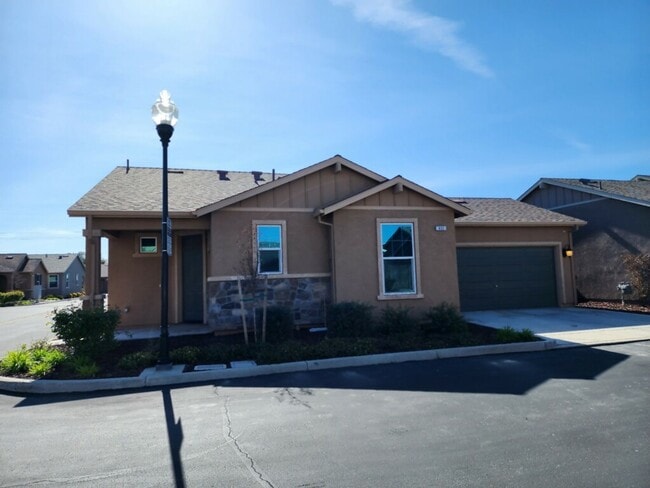 Building Photo - BEAUTIFUL, Cozy, quiet home