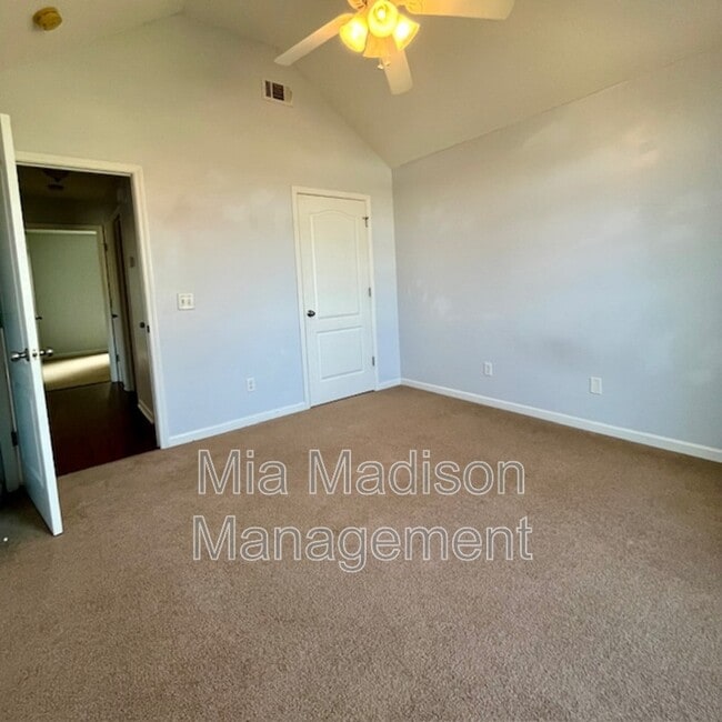 Building Photo - 275 Abigail Cir