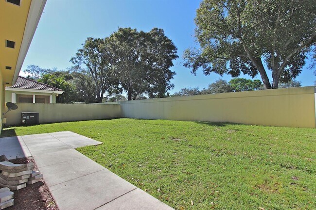 Building Photo - 252 Sussex Cir