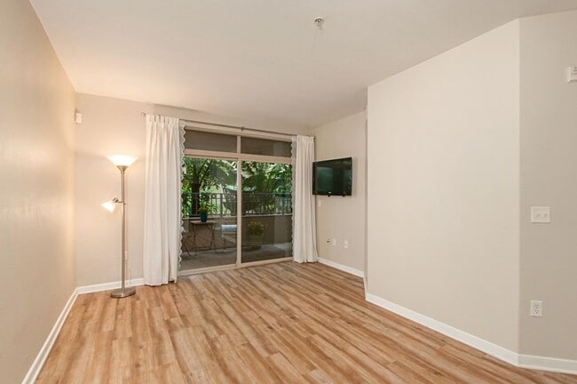 Building Photo - 1 Bedroom centrally located in Little Italy!!