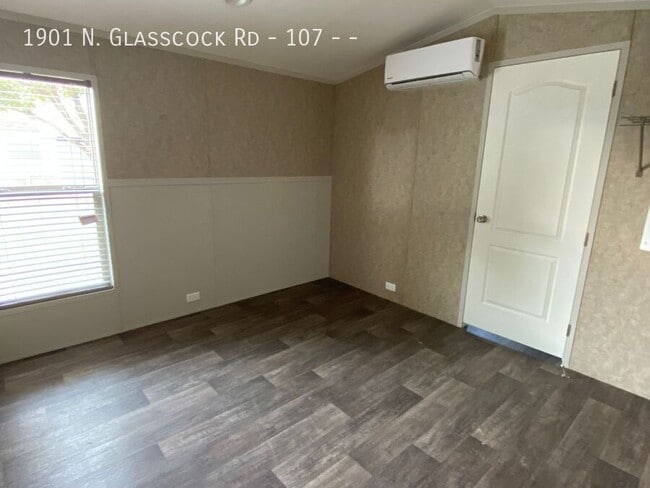 Building Photo - 1901 N Glasscock Rd