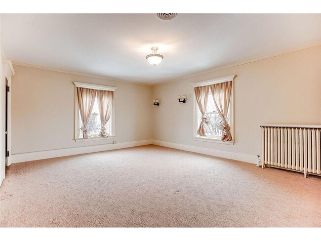 Building Photo - 808 Summit Ave