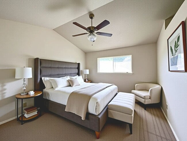 Building Photo - 4714 Mesa Dr