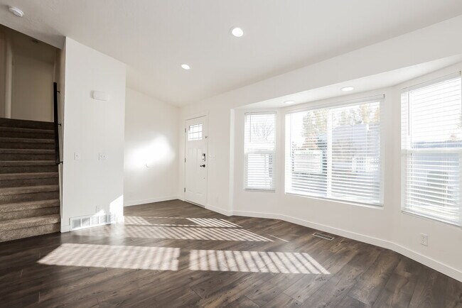 Building Photo - 4732 Helenic Ln