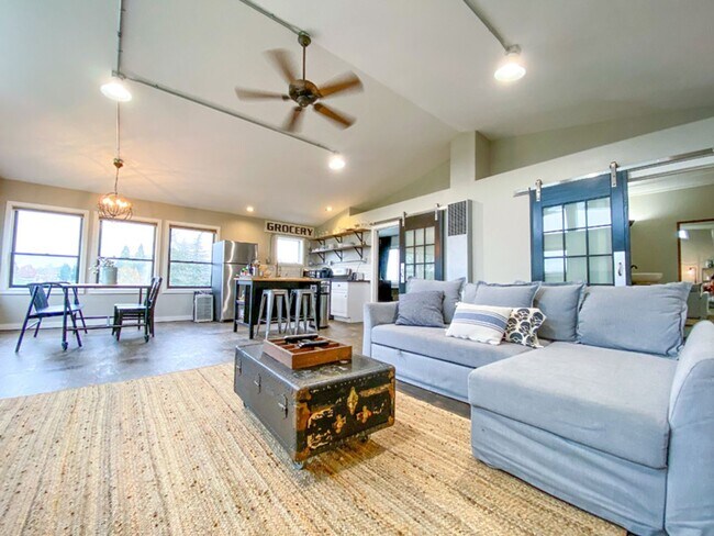 Building Photo - Portland Loft: Fully Furnished Loft Living with views of the golf course $300 Utility Fee