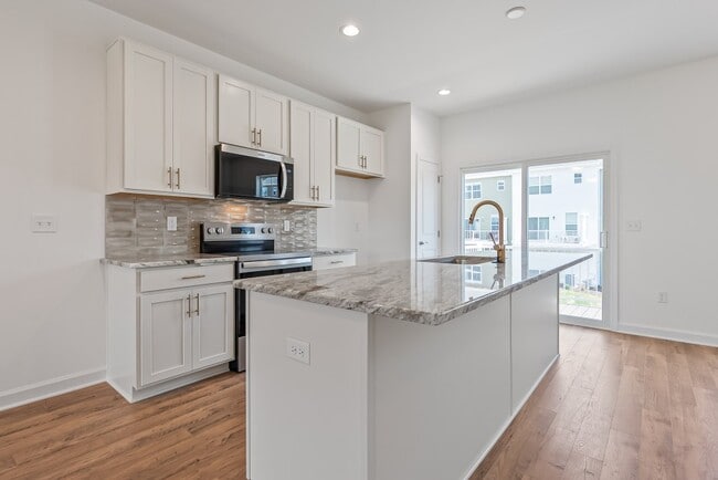 Building Photo - 1085 Balsam Ln