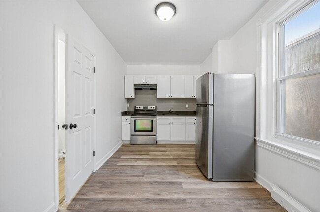 Building Photo - 402 N 59th St