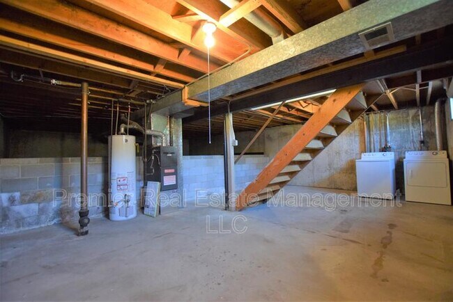 Building Photo - 1885 S Clermont St