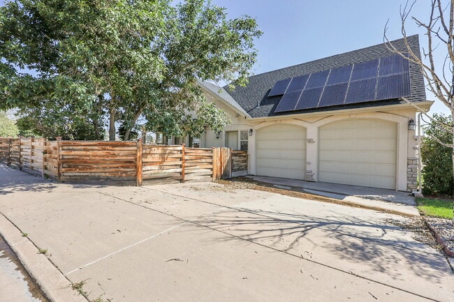 Building Photo - $3,650 - 4 Bed, 4 Bath Home with 4 Car Gar...