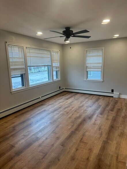 Building Photo - 410 Elm St