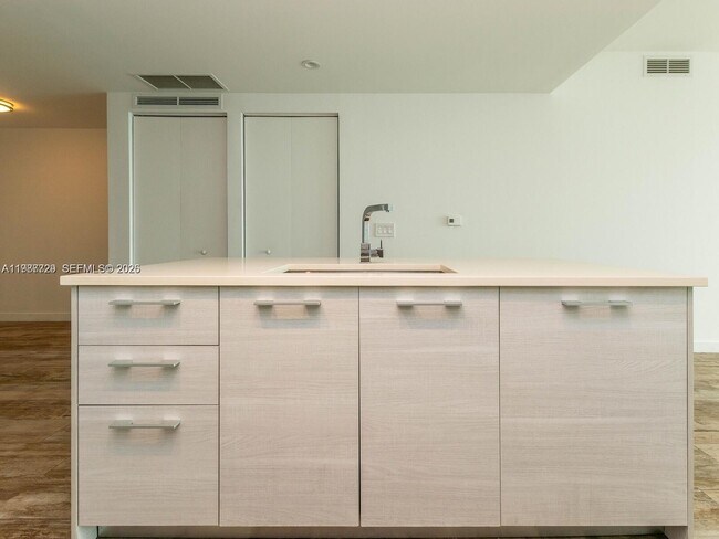 Building Photo - 650 NE 32nd St