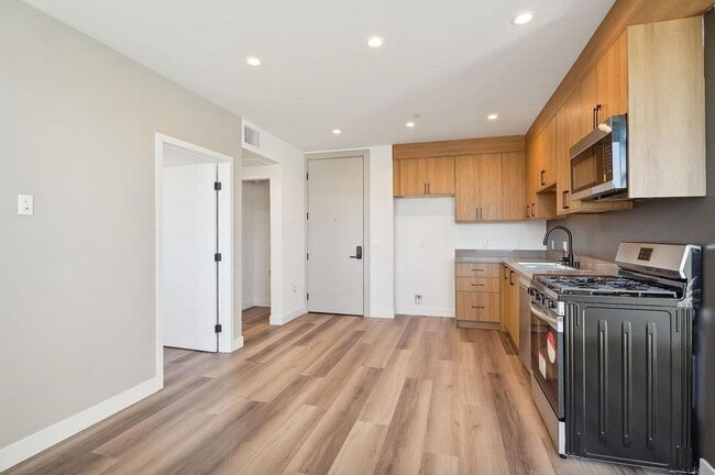 Building Photo - 10806 Blix St