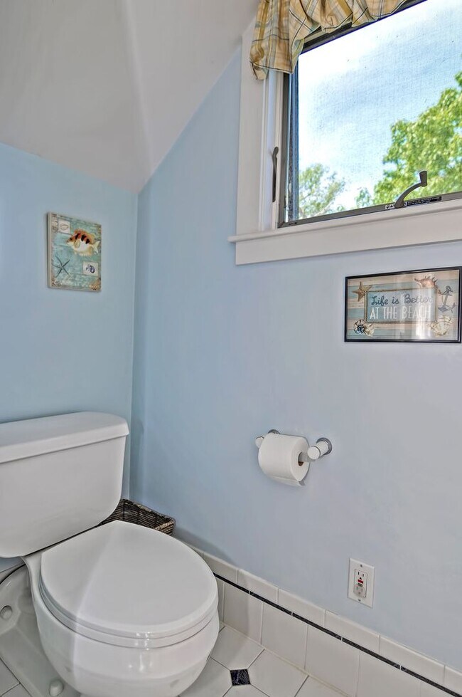 Building Photo - Granite Pier