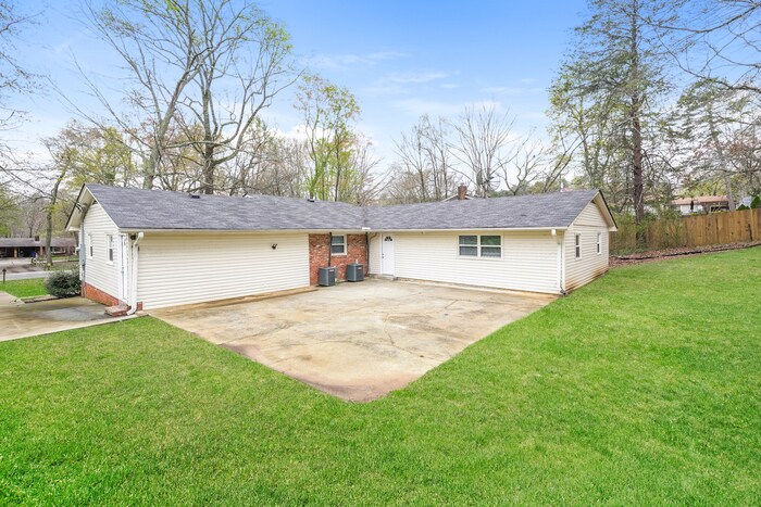 Building Photo - 5018 Shoreline Dr