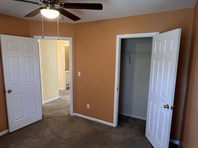 Building Photo - 3 Bedroom Corner Lot home with Great Backy...