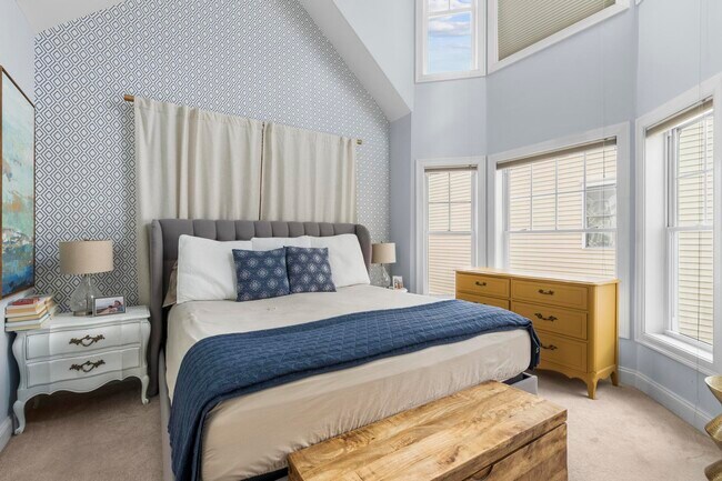 Building Photo - 85 Camp Ave