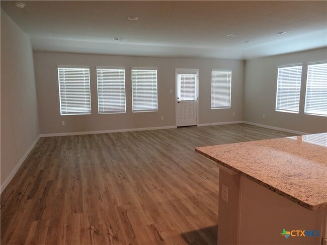 Building Photo - 554 Blue Stem Rd