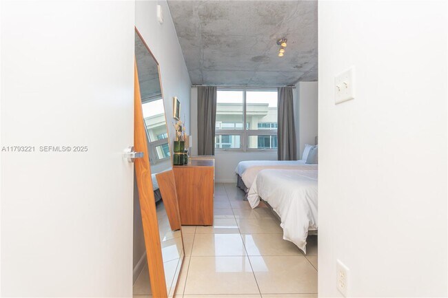 Building Photo - 3250 NE 1st Ave