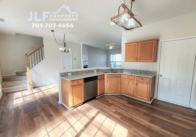 Building Photo - Great 3/2.5 Home in Sought After Charlotte...