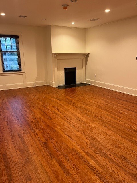 Living Room Alt View - 555 W 6th St