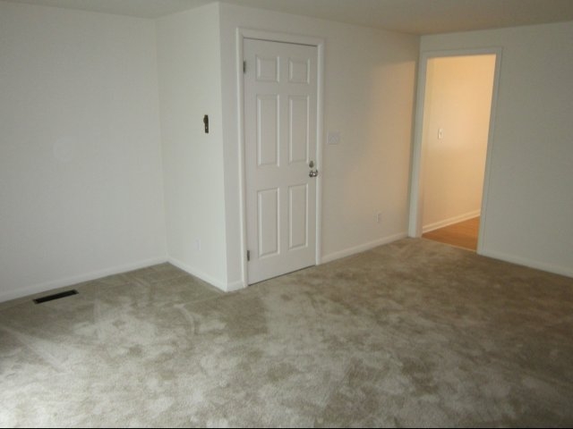 Living Room - Neff Lane Apartments