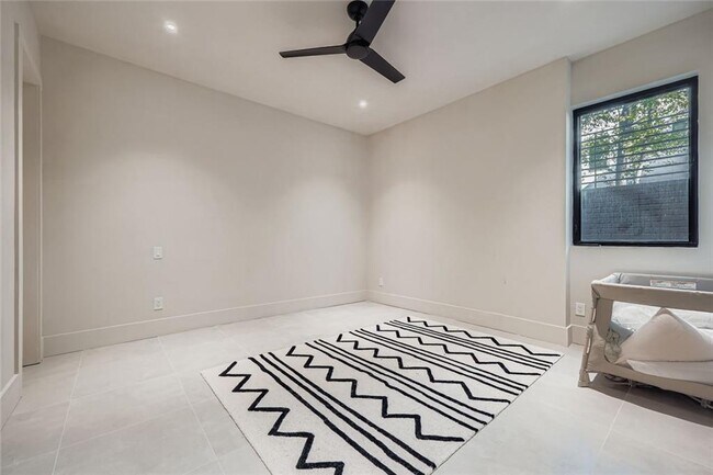 Building Photo - 1223 Mayfair Dr NE