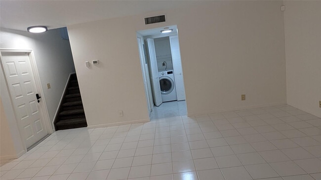 Building Photo - 2372 NW 39th Ave