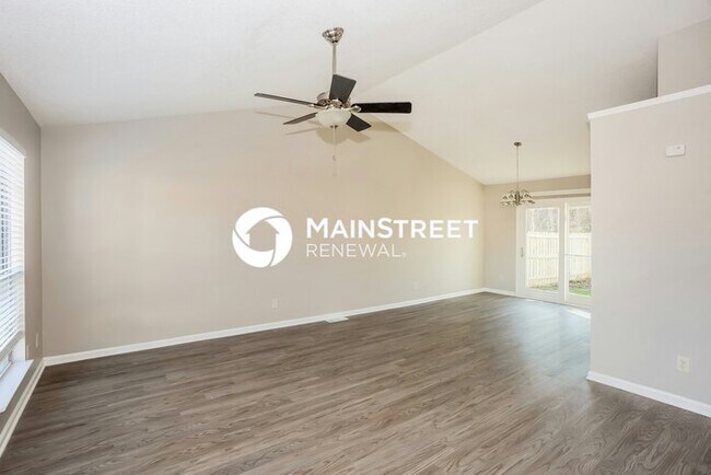 Building Photo - 4 Bedroom Pet-Friendly Home in Charlotte, NC with Main Street Renewal