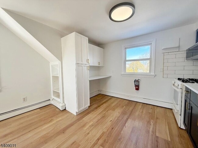 Building Photo - 126 Sargeant Ave