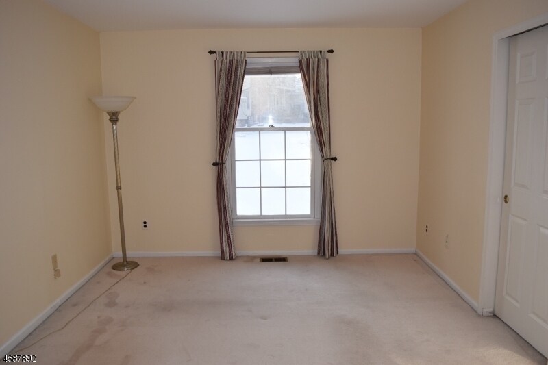 Building Photo - 65 Jamestown Rd