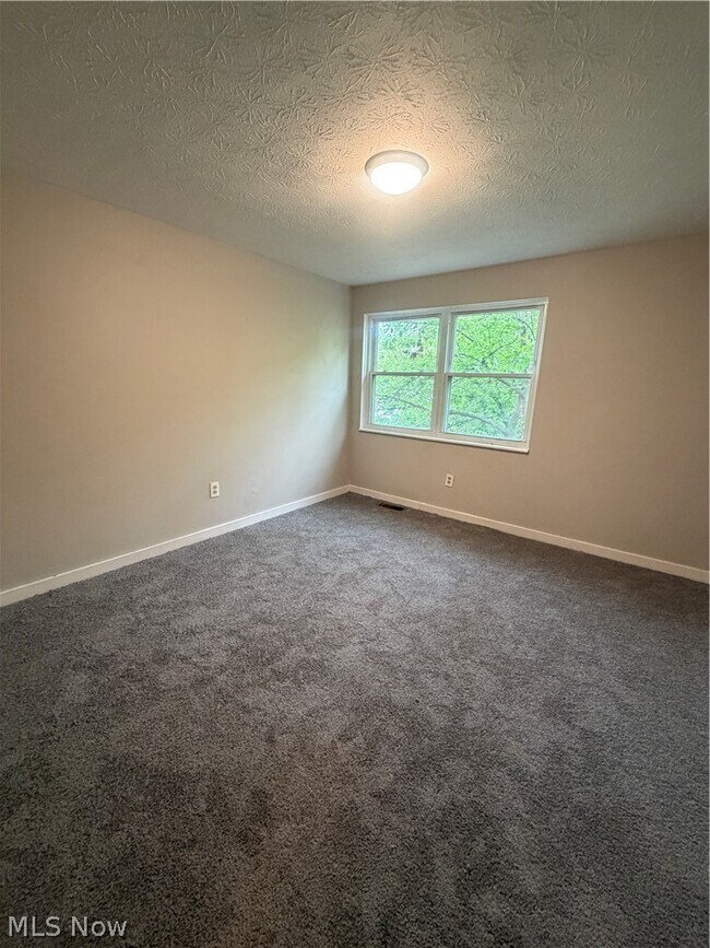 Building Photo - 9409 Manor Ave
