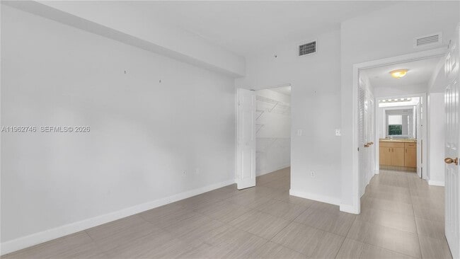 Building Photo - 533 NE 3rd Ave