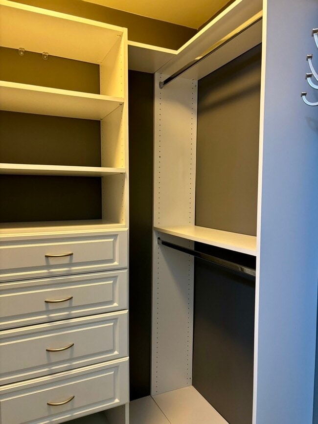 Building Photo - 2711 Odlum Dr