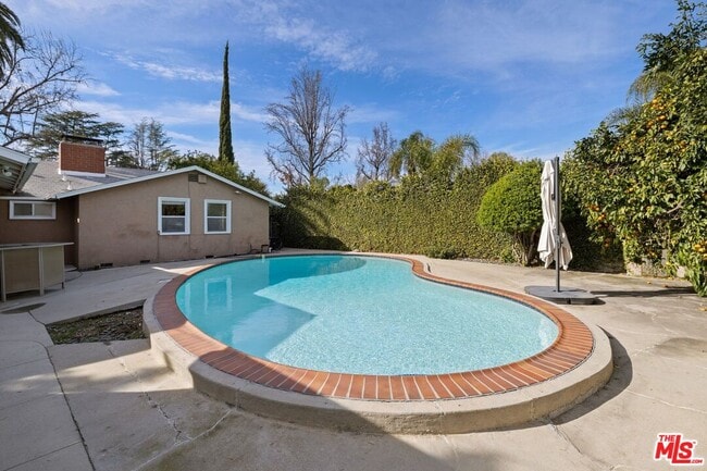 Building Photo - 5208 Woodman Ave