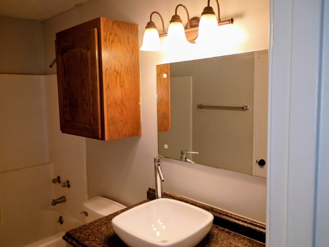 Building Photo - 1317 Fernwood Dr