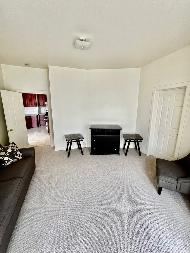 Building Photo - 500 N Division St