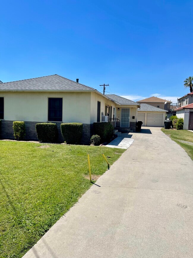 Building Photo - 1382 N Mountain View Ave